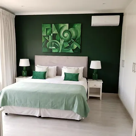 The Emerald Penthouses - Da Rocha